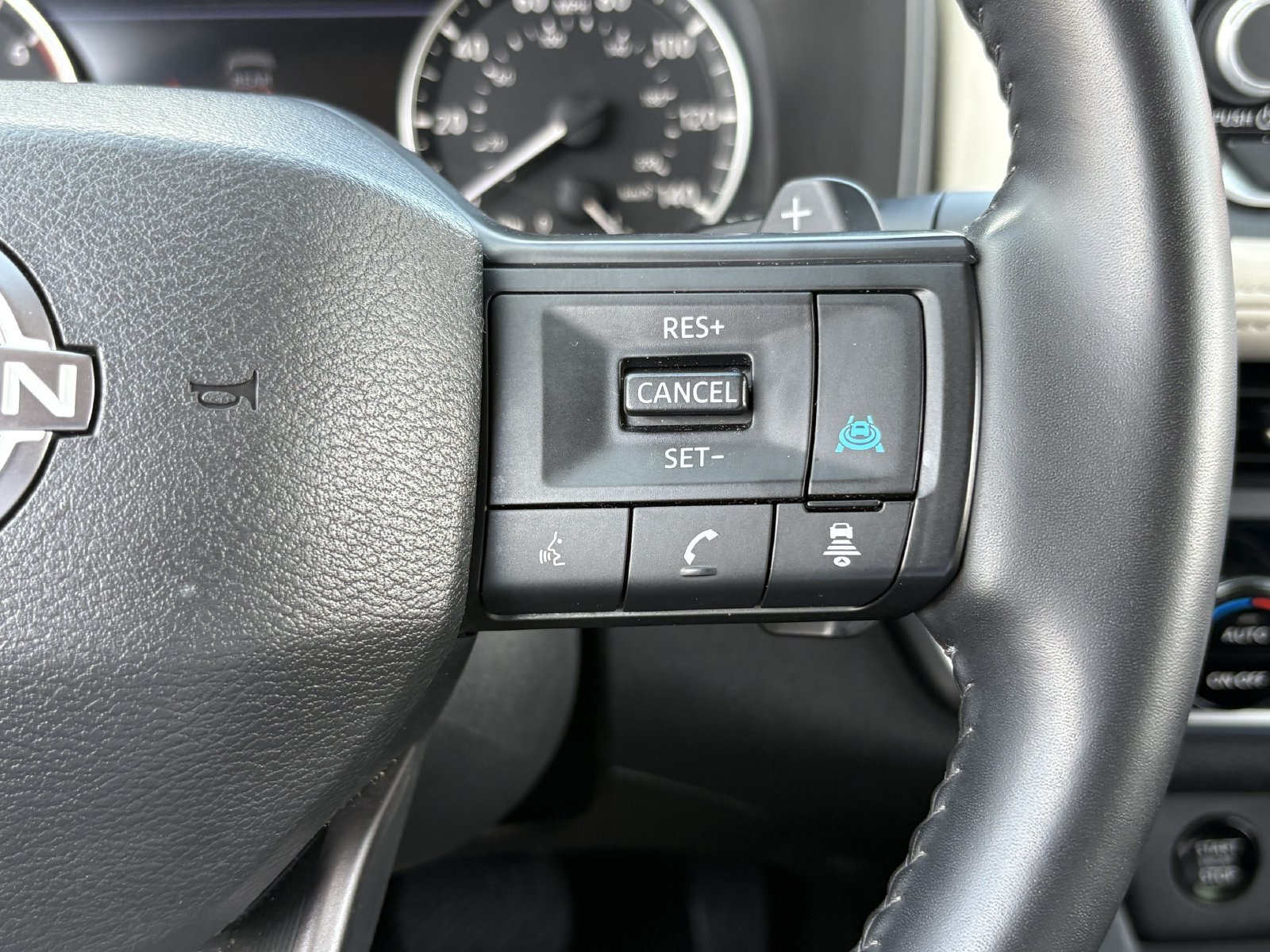 Used 2025 Nissan Rogue SV AWD/4WD image 38