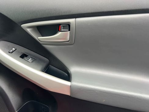 Used 2013 Toyota Prius Four image 18