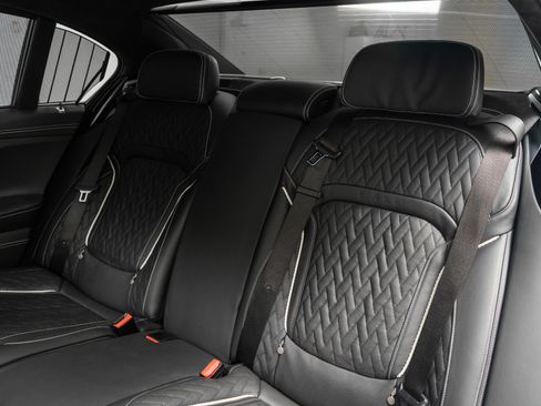 Used 2022 BMW ALPINA B7 xDrive w/ Luxury Rear Seating Package image 16