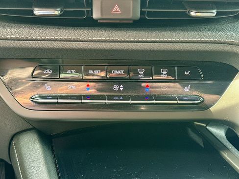 Used 2021 Buick Envision Preferred FWD image 12