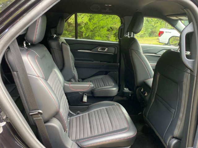 Used 2025 Ford Explorer ST-Line AWD/4WD image 35