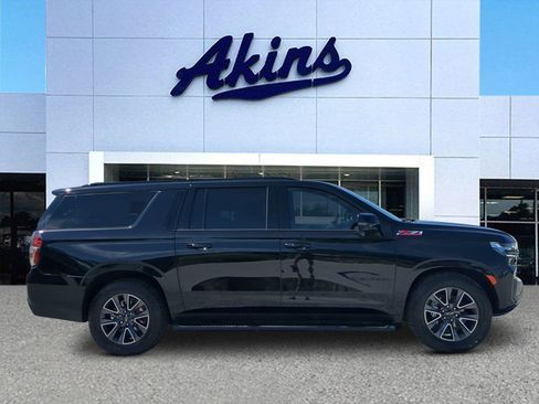 Used 2024 Chevrolet Suburban Z71 w/ Z71 Off-Road Package AWD/4WD image 1