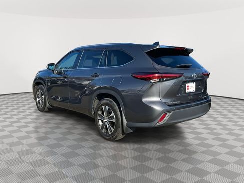 Used 2021 Toyota Highlander XLE image 5