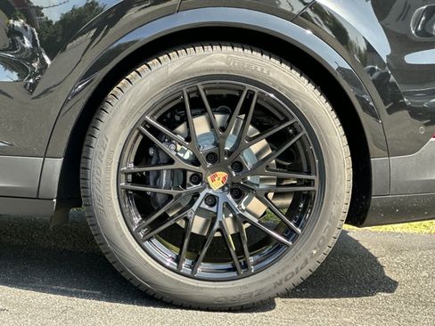 New 2026 Porsche Cayenne AWD/4WD image 32