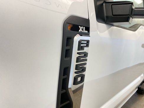 New 2026 Ford F250 XL w/ XL Chrome Package RWD image 8