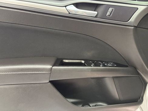 Used 2014 Ford Fusion SE image 12