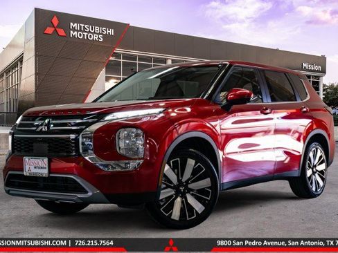 New 2025 Mitsubishi Outlander SE image 1