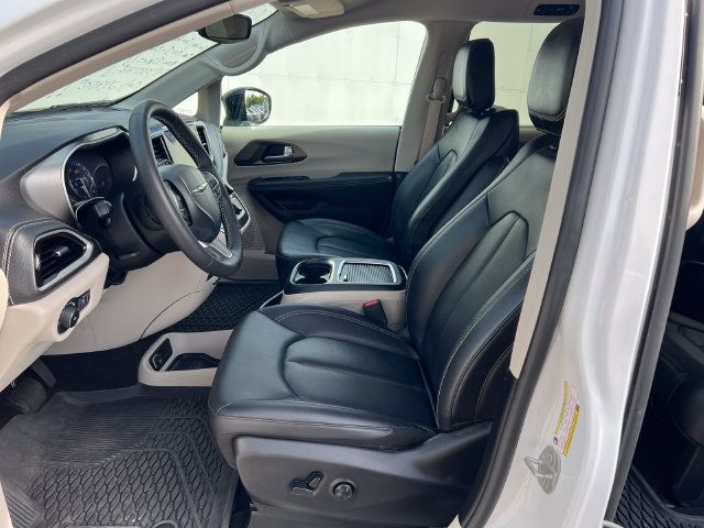 Used 2024 Chrysler Pacifica Touring-L w/ Road Tripper Package FWD image 3