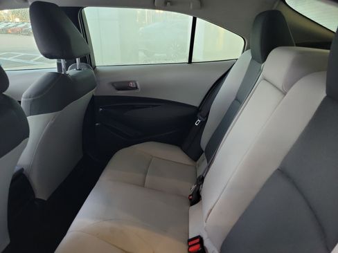 Used 2022 Toyota Corolla LE image 23