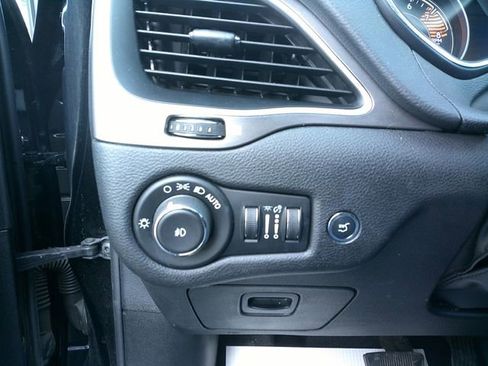 Used 2021 Jeep Cherokee Latitude Lux w/ Comfort/Convenience Group AWD/4WD image 19