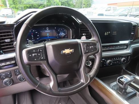 Used 2025 Chevrolet Silverado 1500 High Country AWD/4WD image 17