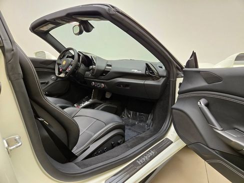 Used 2018 Ferrari 488 Spider image 21