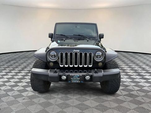 Used 2016 Jeep Wrangler Unlimited Sahara w/ Connectivity Group AWD/4WD image 2