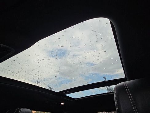 Used 2019 Land Rover Range Rover Velar R-Dynamic HSE image 18