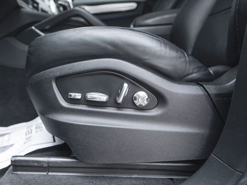 Used 2021 Porsche Cayenne Turbo S image 30