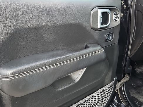 Used 2020 Jeep Wrangler Unlimited Sahara image 20