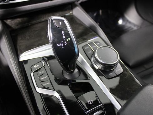 Used 2022 BMW 530i w/ M Sport Package image 11