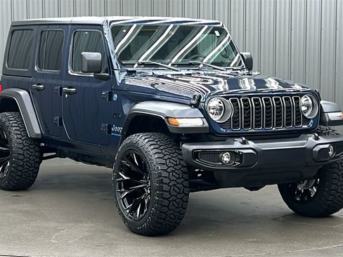Used 2025 Jeep Wrangler Sport S 4xe image 7