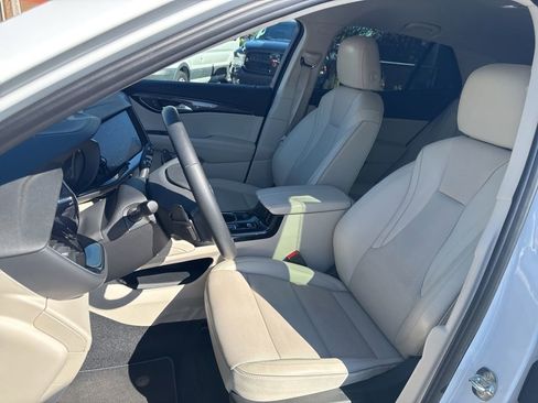 Used 2022 Buick Envision Essence w/ Safety Package image 11