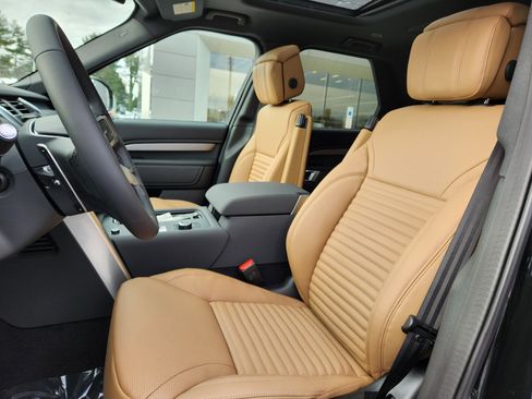 New 2026 Land Rover Discovery Limited Edition image 8