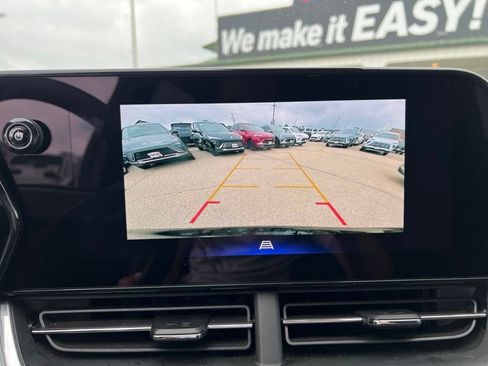 Used 2025 Chevrolet Trax LT FWD image 27