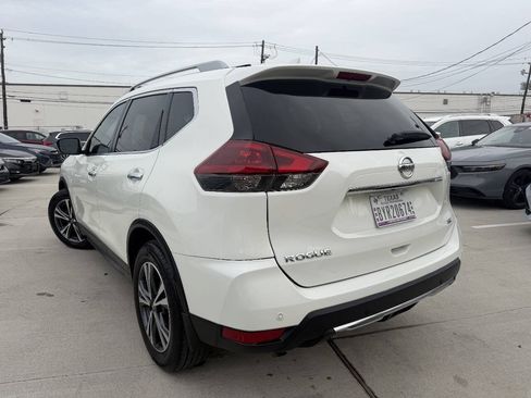 Used 2019 Nissan Rogue SV w/ Premium Package FWD image 3