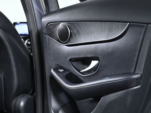 Used 2018 Mercedes-Benz GLC 300 4MATIC image 33