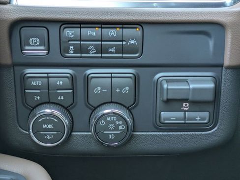 New 2026 Chevrolet Suburban High Country AWD/4WD image 32
