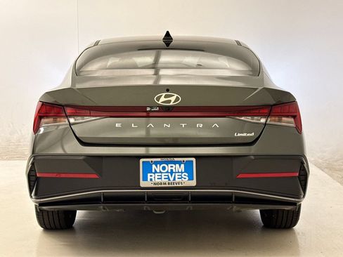 Used 2026 Hyundai Elantra Limited FWD image 8
