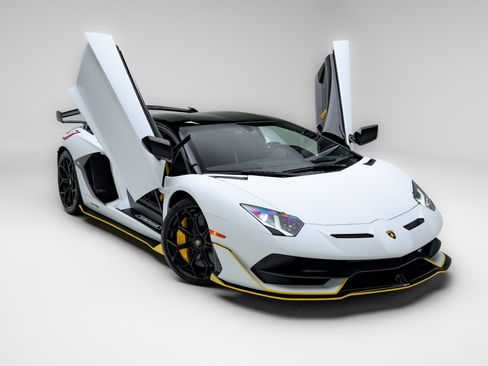 Used 2021 Lamborghini Aventador SVJ AWD/4WD image 1