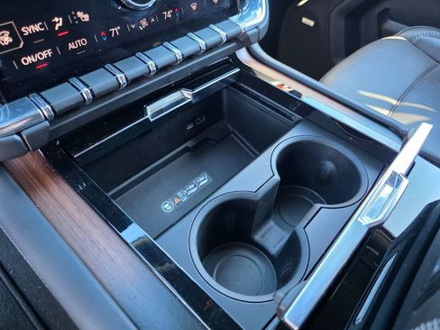 Used 2025 GMC Yukon Denali image 18