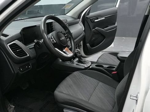 Used 2024 Kia Seltos LX AWD/4WD image 13