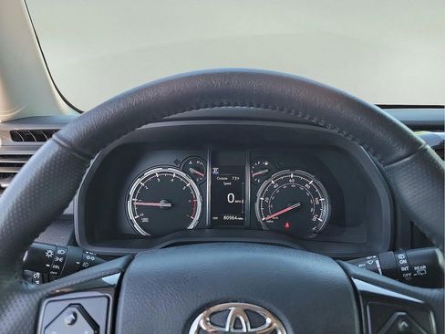 Used 2020 Toyota 4Runner Venture w/ Moonroof Package AWD/4WD image 18