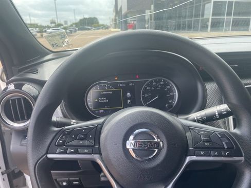 Used 2019 Nissan Kicks SV w/ Interior Electronics Package image 17