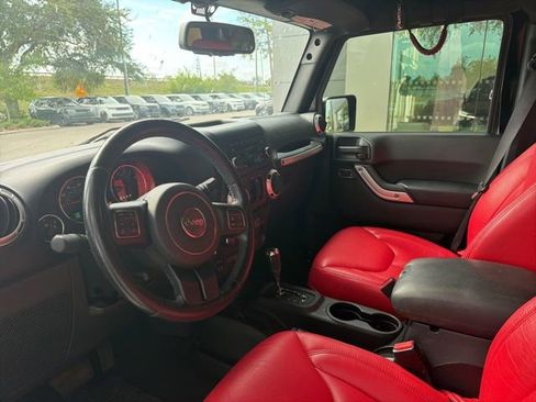 Used 2015 Jeep Wrangler Unlimited Sahara w/ Dual Top Group AWD/4WD image 8
