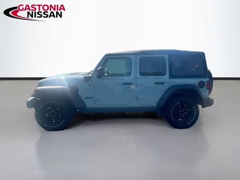 Used 2023 Jeep Wrangler Unlimited w/ Cold Weather Group AWD/4WD image 5
