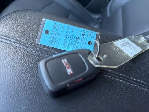 Used 2022 GMC Terrain SLT w/ LPO, Floor Liner Package image 18