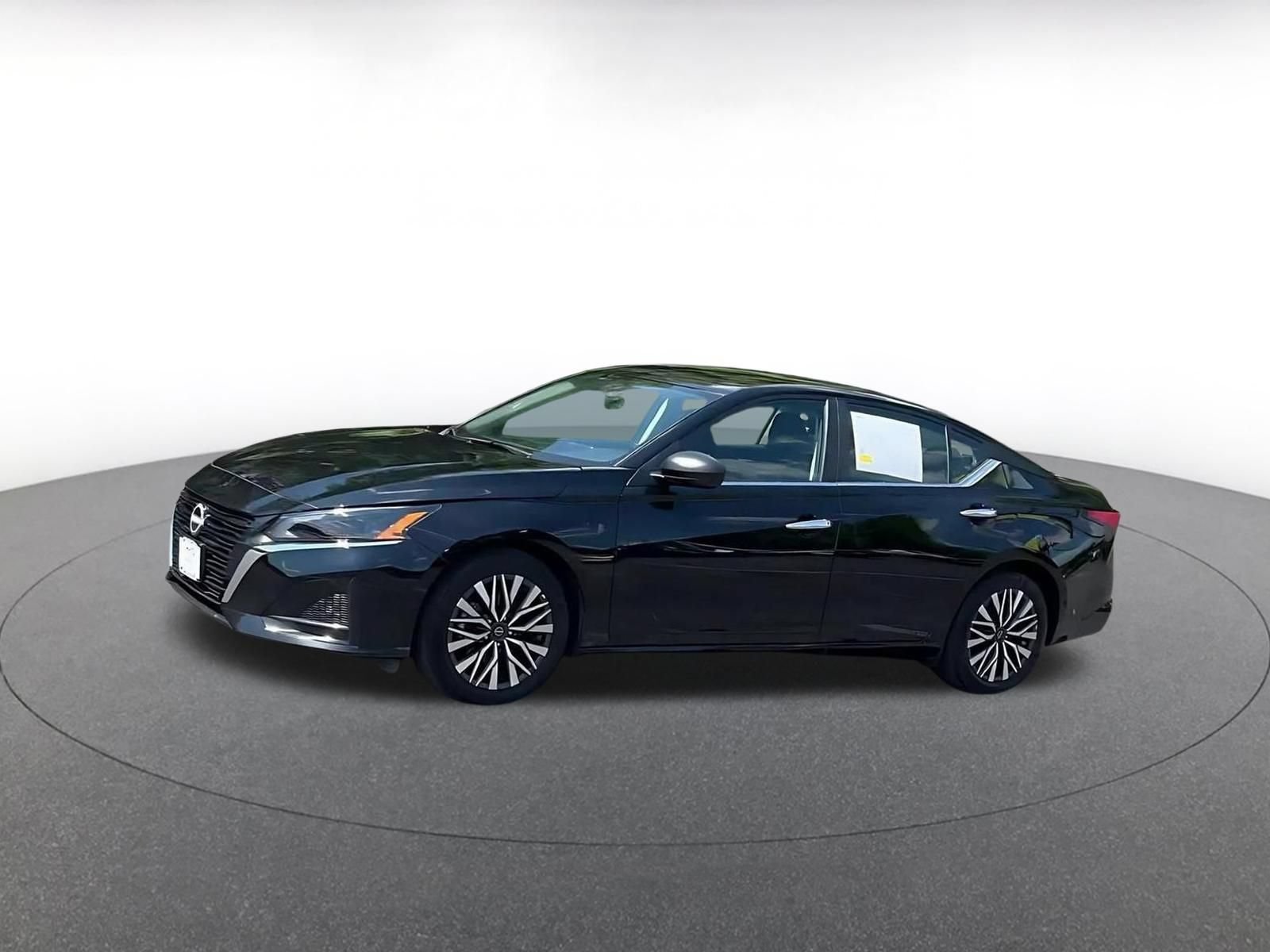 Used 2025 Nissan Altima 2.5 SV FWD image 7