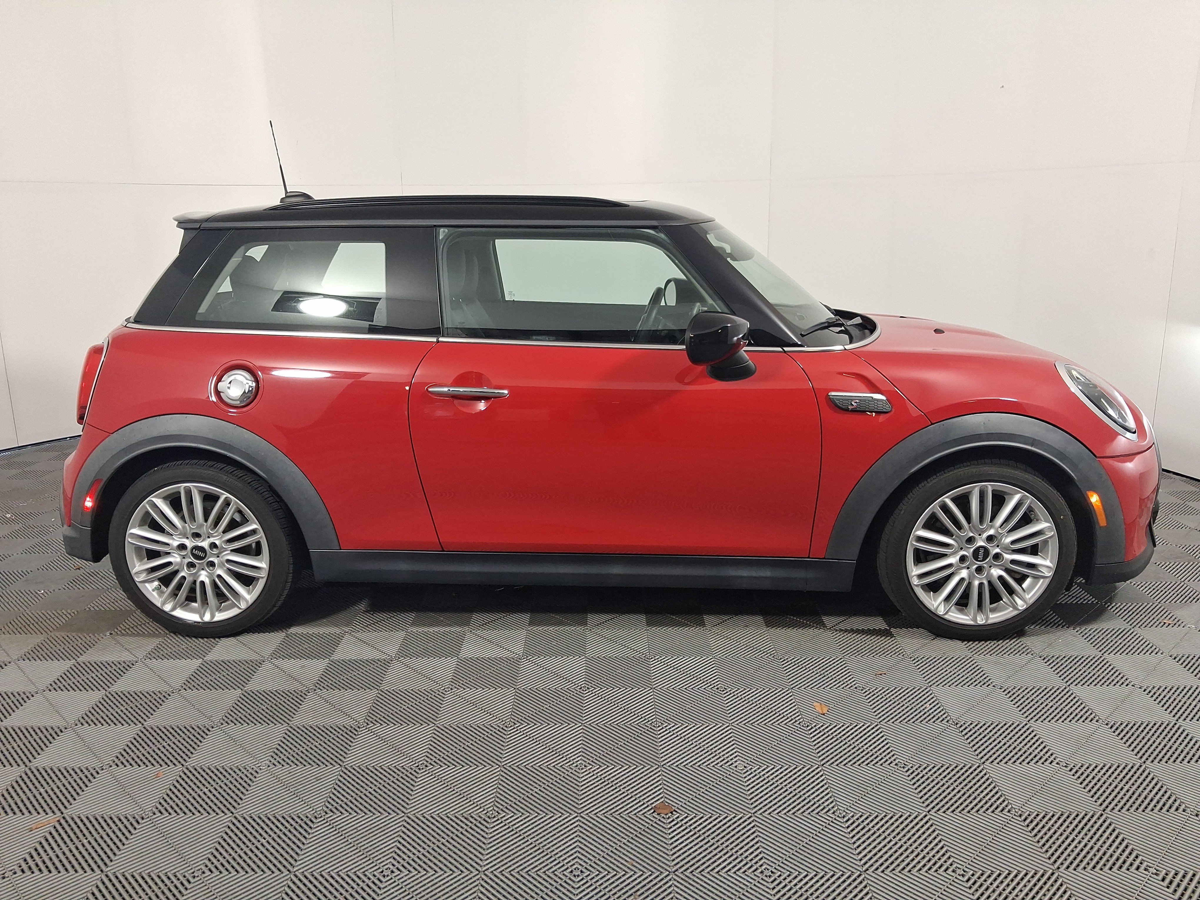 Used 2022 MINI Cooper S w/ Premium Package FWD image 11