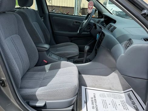 Used 2000 Toyota Camry LE FWD image 16