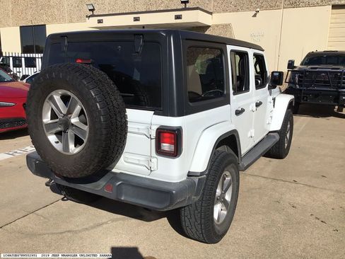 Used 2019 Jeep Wrangler Unlimited Sahara image 5