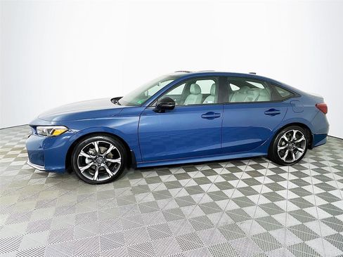 Used 2025 Honda Civic Sport Touring image 4