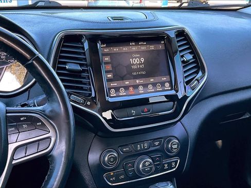 Used 2019 Jeep Cherokee Limited image 7