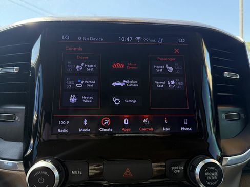 Used 2019 RAM 1500 Laramie AWD/4WD image 14