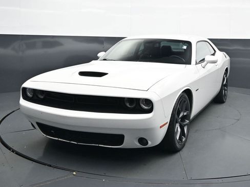 Used 2019 Dodge Challenger R/T w/ Driver Convenience Group RWD image 7