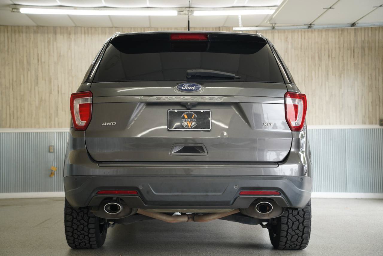 Used 2018 Ford Explorer XLT w/ Equipment Group 202A AWD/4WD image 9