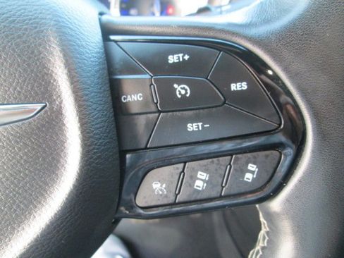 Used 2021 Chrysler Pacifica Touring-L w/ Uconnect Theater Family Group image 25