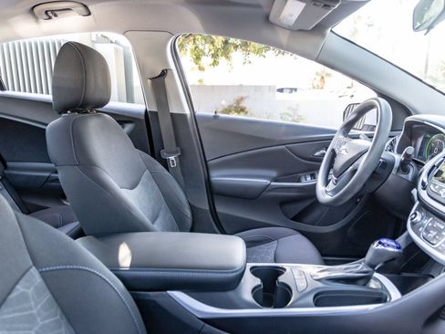 Used 2018 Chevrolet Volt LT FWD image 20