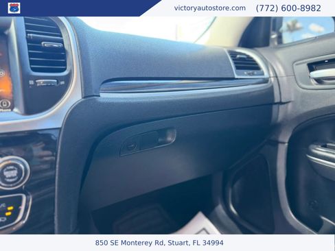 Used 2017 Chrysler 300 Limited AWD/4WD image 36