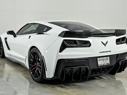 Used 2019 Chevrolet Corvette Z06 RWD image 7